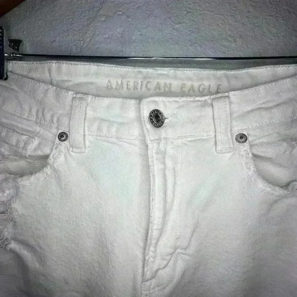 American Eagle Mom Straight Jean White Destroyed high rise stretch, Size 10 - Picture 12 of 16
